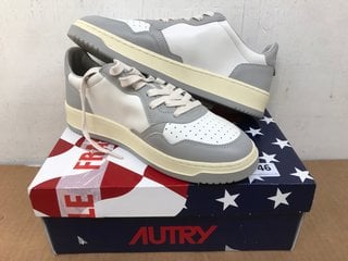 AUTRY MEDALIST LOW TRAINERS IN WHITE/GREY - UK 9: LOCATION - C15