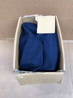 QTY OF GILDAN PLAIN HOODIES IN NAVY - VARIOUS SIZES: LOCATION - D12