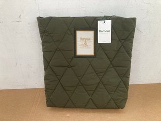 BARBOUR MARIAH QUILTED TOTE BAG IN KHAKI: LOCATION - D10