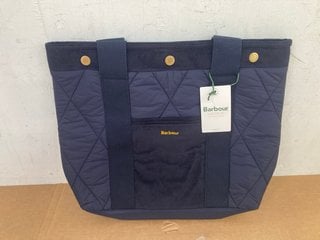 BARBOUR HEALY QUILTED TOTE BAG IN NAVY: LOCATION - D10