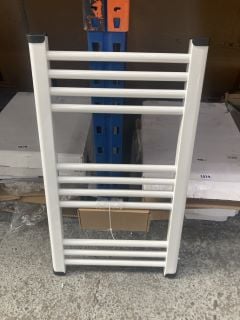 WHITE STRAIGHT TUBED HEATED TOWEL RADIATOR 700 X 400MM - RRP £139: LOCATION - RACKING 2