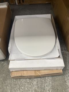 QTY OF ASSORTED TOILET SEATS - RRP £150: LOCATION - RACKING 2