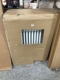 TRADITIONAL HEATED TOWEL RADIATOR IN CHROME WITH A 8 X 3 COLUMN CAST IRON STYLE CENTER IN WHITE 960 X 673MM - RRP £540: LOCATION - C2