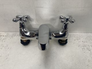 DECK MOUNTED TRADITIONAL CROSSHEAD BATH FILLER IN CHROME - RRP £255: LOCATION - RACKING 1