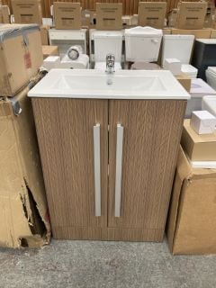 (COLLECTION ONLY) FLOOR STANDING 2 DOOR SINK UNIT IN LINED OAK WITH A 610 X 400MM 1TH CERAMIC BASIN COMPLETE WITH MONO BASIN MIXER TAP & CHROME SPRUNG WASTE - RRP £705: LOCATION - D2