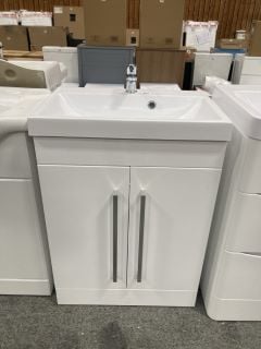 (COLLECTION ONLY) FLOOR STANDING 2 DOOR SINK UNIT IN WHITE WITH A 600 X 400MM 1TH POLYMARBLE BASIN COMPLETE WITH A MONO BASIN MIXER TAP & CHROME SPRUNG WASTE - RRP £725: LOCATION - D4