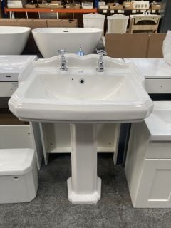 (COLLECTION ONLY) 610MM WIDE TRADITIONAL STYLED 2TH CERAMIC BASIN WITH FULL PEDESTAL COMPLETE WITH A PAIR OF TRADITIONAL CROSSHEAD PILLAR TAPS IN CHROME WITH SPRUNG WASTE - RRP £395: LOCATION - D4