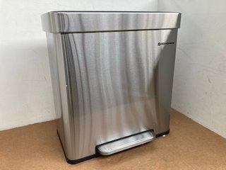 SONGMICS RECTANGULAR TRASH CAN IN SILVER: LOCATION - E7