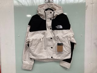 THE NORTH FACE WOMENS REIGN ON JACKET IN WHITE DUNE - SIZE SMALL - RRP £170: LOCATION - BOOTH