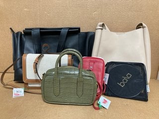 6 X WOMENS BAGS TO INCLUDE JOHN LEWIS & PARTNERS QUILTED HANDBAG IN CREAM AND BROWN: LOCATION - H10