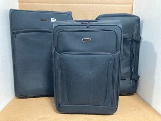 3 X JOHN LEWIS & PARTNERS SUITCASES TO INCLUDE LARGE SOFT SHELL COMBINATION LOCK SUITCASE IN BLACK: LOCATION - H2