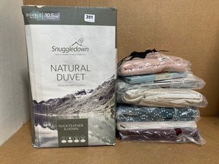 8 X BEDDING ITEMS TO INCLUDE SNUGGLEDOWN DOUBLE NATURAL DUVET: LOCATION - H2