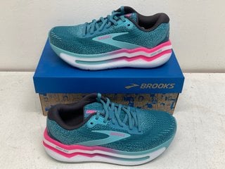 BROOKS GHOST MAX 2 WOMENS RUN & WALK TRAINERS IN TURQUOISE/PINK - UK SIZE 4 - RRP £145: LOCATION - BOOTH