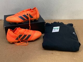 MENS NIKE JORDAN PLAIN BLACK JUMPER UK SIZE XL TO INCLUDE ADIDAS NEMEZIZ MOULDED FOOTBALL BOOTS IN ORANGE UK SIZE 8: LOCATION - G6