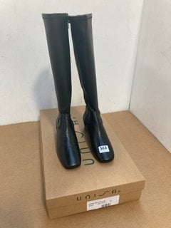 UNISA WOMENS LEATHER HIGH BOOTS IN BLACK UK SIZE 6: LOCATION - G12