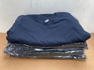 QTY OF SOL'S PLAIN CREW NECK T SHIRTS IN NAVY SIZE M: LOCATION - F15