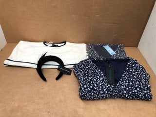 4 X ASSORTED BLUE VANILLA LADIES CLOTHING IN VARIOUS SIZES TO INCLUDE STRIPE KNIT JUMPER IN CREAM/BLACK- UK SIZE S/M: LOCATION - F7