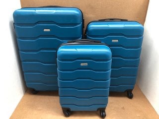 SET OF 3 VONHAUS HARDSHELL 4 WHEELED SUITCASES IN BLUE: LOCATION - F5