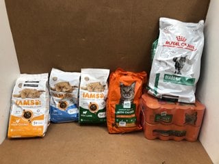 QTY OF ASSORTED PET FOOD ITEMS TO INCLUDE 2KG BAG OF IAMS DRY CAT FOOD WITH LAMB- BBE 13/4/26: LOCATION - F4