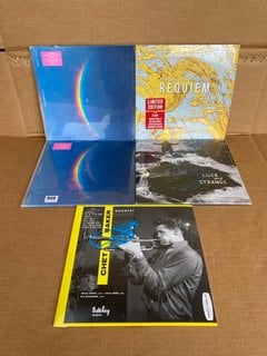 5 X ASSORTED VINYL ALBUMS TO INCLUDE COLDPLAY "MOON MUSIC": LOCATION - F3