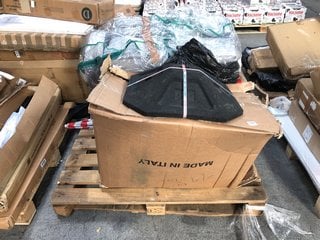 PALLET OF ASSORTED ITEMS TO INCLUDE QTY OF CUSHIONS IN GREY: LOCATION - A6 (KERBSIDE PALLET DELIVERY)