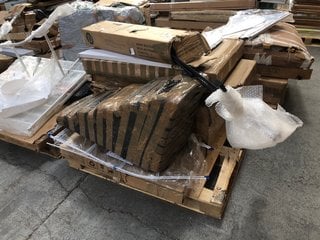 PALLET OF ASSORTED ITEMS TO INCLUDE PADDED PET STEPS IN GREY: LOCATION - A6 (KERBSIDE PALLET DELIVERY)