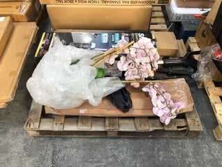 PALLET OF ASSORTED ITEMS TO INCLUDE SHARK STRATOS CORDED VACUUM: LOCATION - A7 (KERBSIDE PALLET DELIVERY)