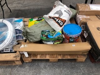 (COLLECTION ONLY) PALLET OF ASSORTED ITEMS TO INCLUDE MIRACLE-GRO PEAT FREE ALL PURPOSE COMPOST: LOCATION - A8