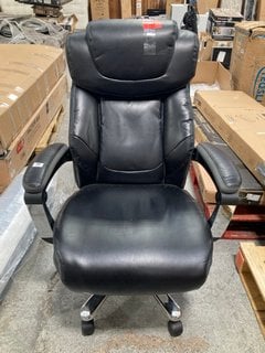 OFFICE/DESK CHAIR IN BLACK: LOCATION - B2