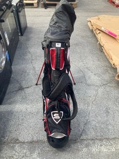 STRATA GOLF BAG IN RED WHITE & BLACK TO INCLUDE QTY OF ASSORTED GOLF CLUBS: LOCATION - B3