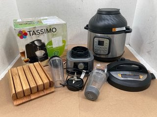 QTY OF ASSORTED ITEMS TO INCLUDE TASSIMO JOY COFFEE MACHINE: LOCATION - AR5