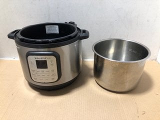 1 X INSTANT POT PRESSURE COOKER AND AIR FRYER: LOCATION - AR8