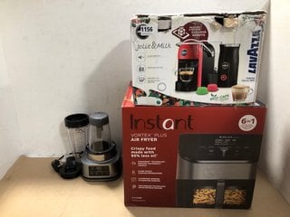 3 X ASSORTED KITCHEN ITEMS TO INCLUDE NINJA CB100UK BLENDER: LOCATION - AR9