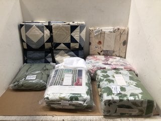 QTY OF ASSORTED ITEMS TO INCLUDE JOHN LEWIS & PARTNERS ORGANIC COTTON DUVET COVER SET KING SIZE IN NATURAL/FLORAL: LOCATION - AR12