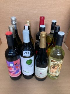 12 X ASSORTED BOTTLES OF WINE TO INCLUDE VINARIUM VERMENTINO 1.5% VOL 750ML (WE OPERATE A CHALLENGE 25 POLICY. 18+ ID MAY BE REQUIRED UPON COLLECTION/DELIVERY, E.G. A VALID PASSPORT OR PHOTO DRIVING