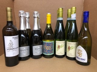 12 X ASSORTED BOTTLES OF WINE TO INCLUDE PIEROPAN SOAVE CLASSIC 12% VOL 750ML (WE OPERATE A CHALLENGE 25 POLICY. 18+ ID MAY BE REQUIRED UPON COLLECTION/DELIVERY, E.G. A VALID PASSPORT OR PHOTO DRIVIN