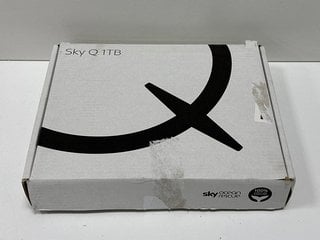 SKY Q 1TB TV STREAMING BOX IN BLACK: MODEL NO ES340D8UK (WITH BOX & ALL ACCESSORIES) [JPTM125355]