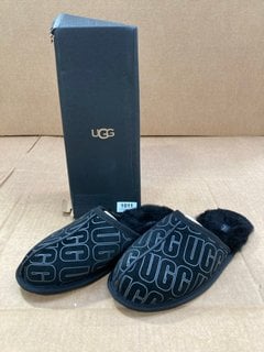 UGG GRAPHIC LOGO OPEN BACK FLUFFY SLIPPERS IN BLACK SIZE: 8 RRP - £100: LOCATION - E7