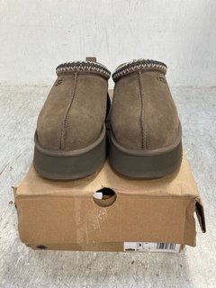 UGG WOMENS TAZZ SLIP ON PATTERNED BOOTS IN BROWN SIZE: 7 RRP - £101: LOCATION - E6