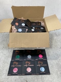 BOX OF LOVE WITH COSMETICS PRESSED GLITTER PACKS IN VARIOUS COLOURS ': LOCATION - E5