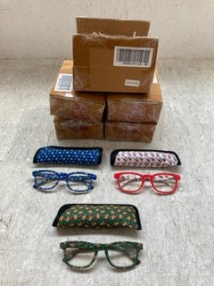 5 X BOXES OF ASSORTED CHRISTMAS PRINT GLASSES WITH COVERS: LOCATION - H7