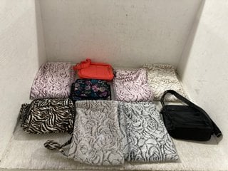 QTY OF ASSORTED LUG SMALL PATTERNED SHOULDER BAGS IN VARIOUS COLOURS TO INCLUDE QTY OF PATTERNED SOFT SNOODS IN VARIOUS COLOURS (ONE SIZE): LOCATION - H11