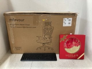 3 X ASSORTED HOUSEHOLD ITEMS TO INCLUDE MFAVOUR ERGONOMIC MESH CHAIR: LOCATION - H18