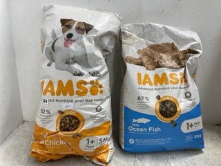 2 X ASSORTED IAMS DOG AND CAT FRESH CHICKEN AND OCEAN FISH DRIED PET FOOD PACKS 12KG: LOCATION - G13