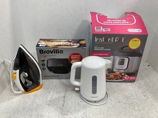 4 X ASSORTED KITCHEN APPLIANCES TO INCLUDE BREVILLE ULTIMATE DEEP FILL 2 SLICE TOASTIE MAKER: LOCATION - F5