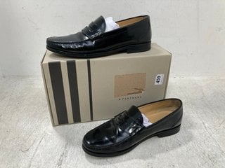 JOHN LEWIS AND PARTNERS CORNELL MENS LEATHER LOAFERS IN BLACK SIZE: 10: LOCATION - F6