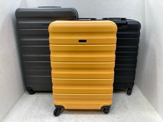 2 X ASSORTED SIZED JOHN LEWIS AND PARTNERS HARDSHELL TRAVEL SUITCASES IN BLACK AND DARK GREY: LOCATION - F6