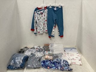 QTY OF ASSORTED JOHN LEWIS AND PARTNERS CHILDRENS CLOTHING TO INCLUDE 3 PATTERNED LONG SLEEVE BODYSUITS IN VARIOUS COLOURS SIZE: 2 - 3 YRS: LOCATION - F8