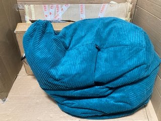 QTY OF ASSORTED ITEMS TO INCLUDE LARGE RIBBED BEAN BAG IN TEAL: LOCATION - G6