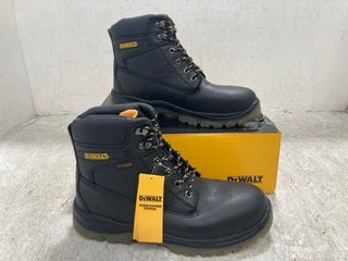 DEWALT STEEL TOE PROTECTIVE LACE UP BOOTS IN TITANIUM BLACK SIZE: 10: LOCATION - F12